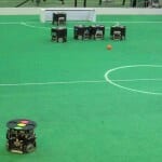 ساخت ربات فوتبالیست
